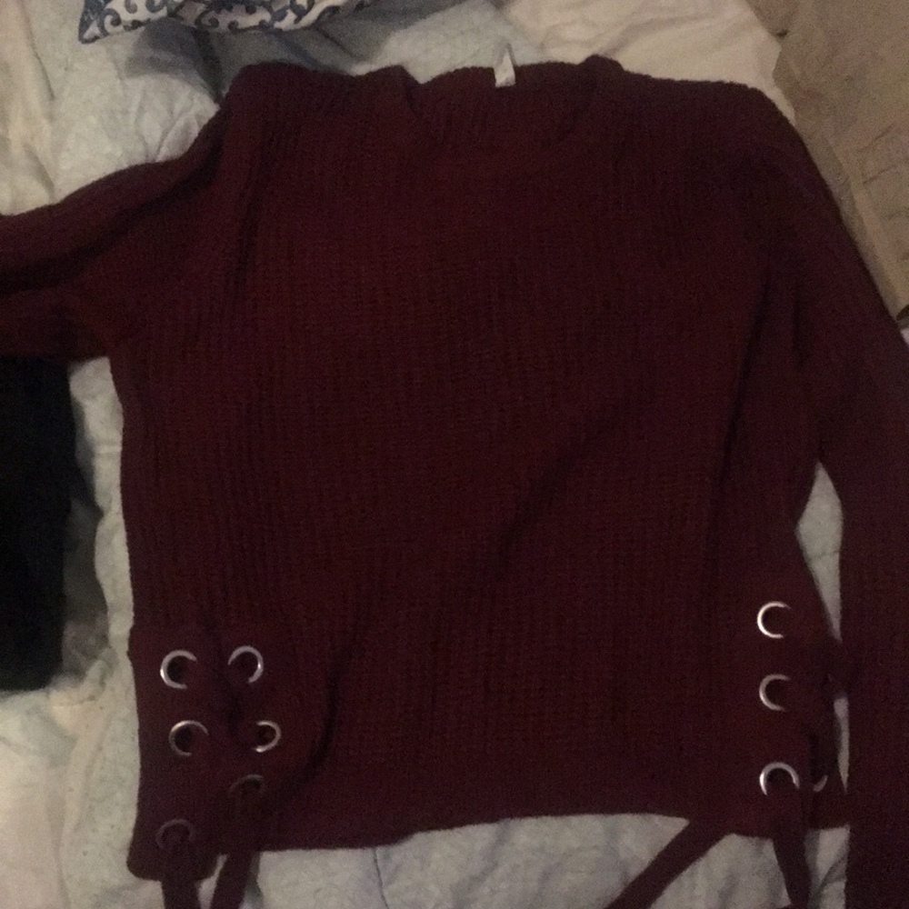 Burgundy sweater size large